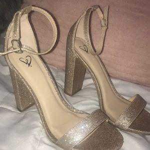 Size 6, gold glitter heels